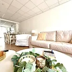 Spacious Duplex In The Center Of Onikos * Bastenaken