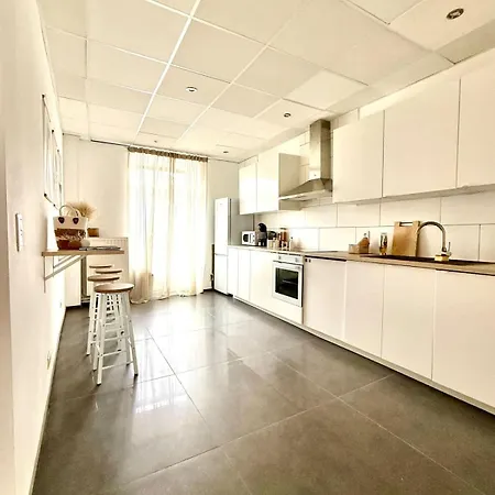 Daire Spacious Duplex In The Center Of Onikos Bastogne