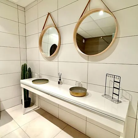 Spacious Duplex In The Center Of Onikos Μπαστόν