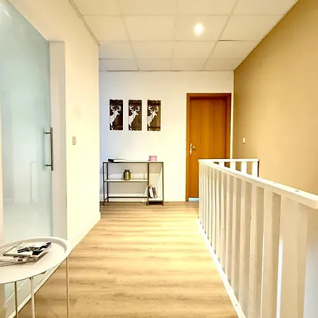 Διαμέρισμα Spacious Duplex In The Center Of Onikos Μπαστόν