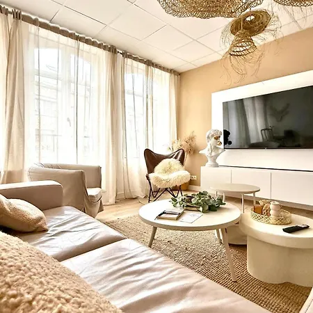 Spacious Duplex In The Center Of Onikos Μπαστόν