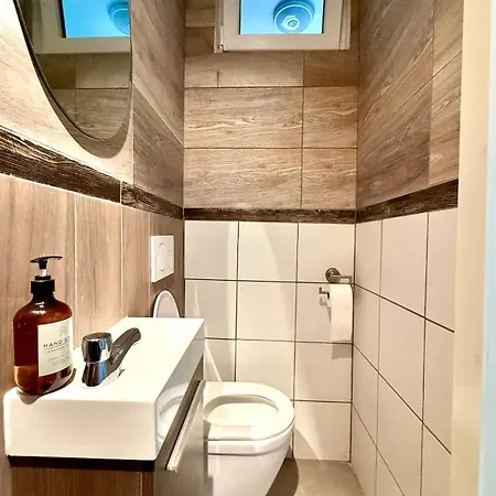 Spacious Duplex In The Center Of Onikos Διαμέρισμα