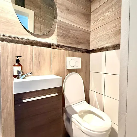 Spacious Duplex In The Center Of Onikos Μπαστόν