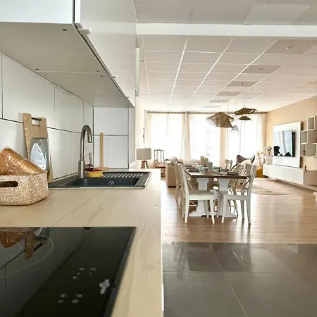 Daire Spacious Duplex In The Center Of Onikos Bastogne