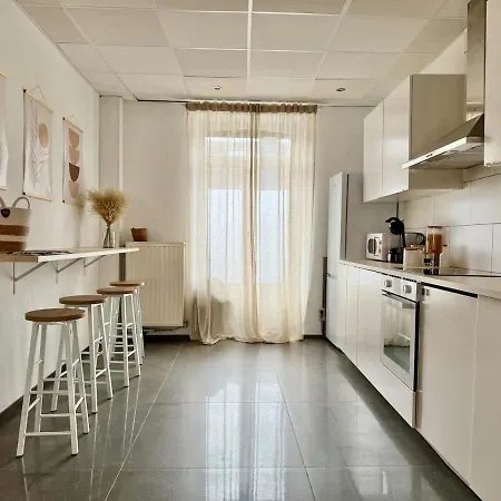 Spacious Duplex In The Center Of Onikos Διαμέρισμα *