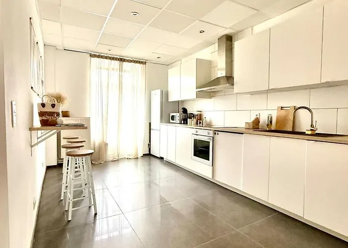 アパート Spacious Duplex In The Center Of Onikos バストーニュ