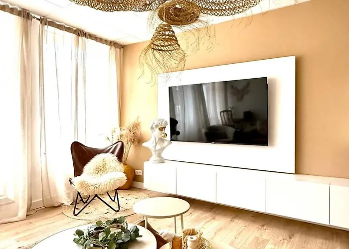 Spacious Duplex In The Center Of Onikos アパート バストーニュ