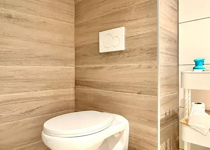 Spacious Duplex In The Center Of Onikos アパート バストーニュ