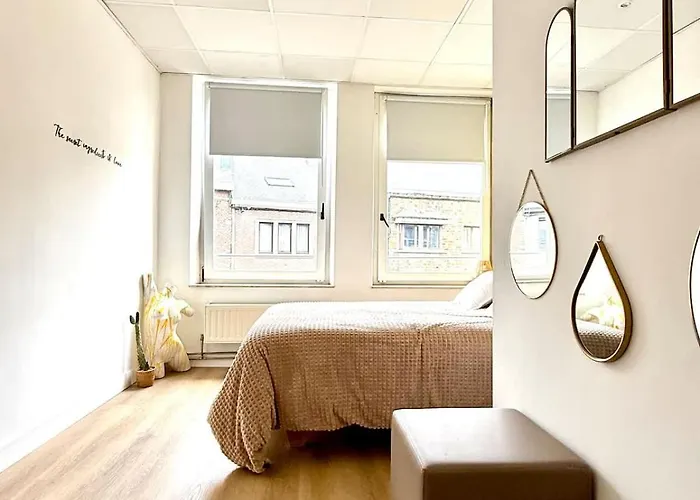 Spacious Duplex In The Center Of Onikos アパート バストーニュ