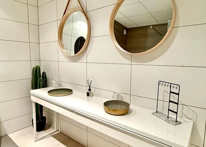 Spacious Duplex In The Center Of Onikos バストーニュ
