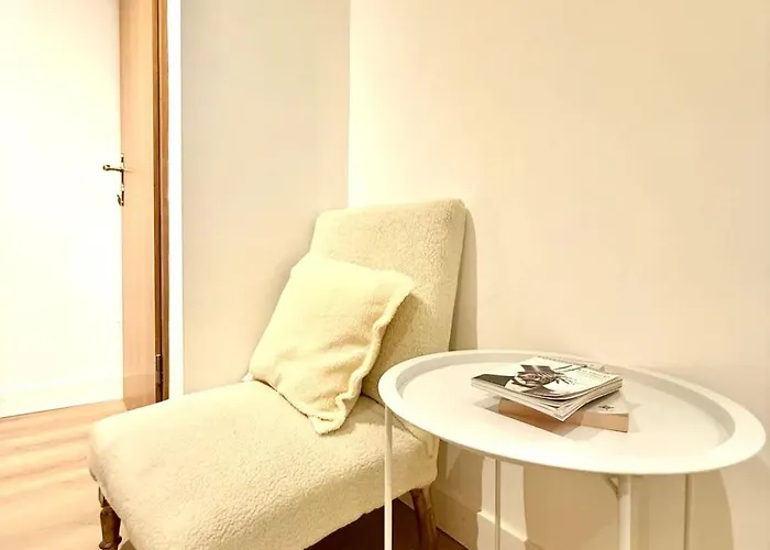 Spacious Duplex In The Center Of Onikos バストーニュ