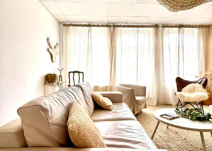 Spacious Duplex In The Center Of Onikos アパート バストーニュ