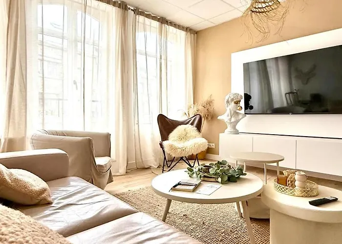 Spacious Duplex In The Center Of Onikos バストーニュ