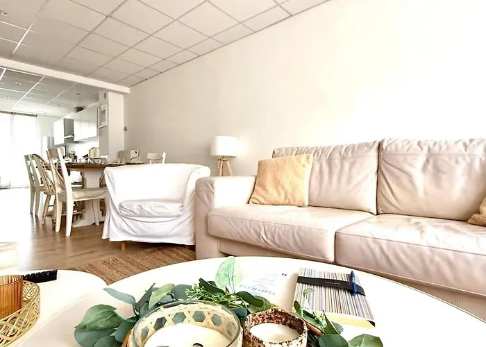 Spacious Duplex In The Center Of Onikos * バストーニュ