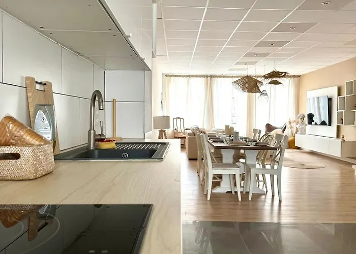 アパート Spacious Duplex In The Center Of Onikos バストーニュ
