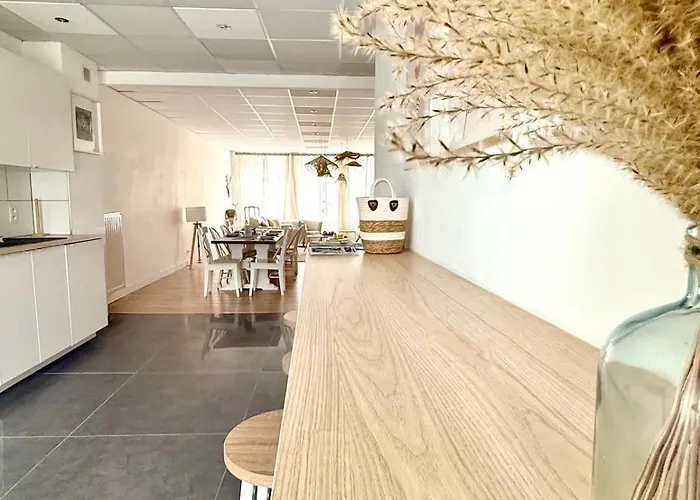 Spacious Duplex In The Center Of Onikos アパート
