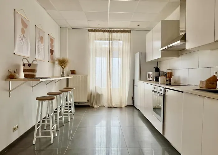 Spacious Duplex In The Center Of Onikos アパート *