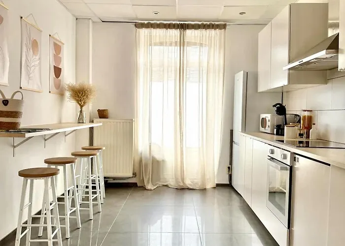 Spacious Duplex In The Center Of Onikos アパート *